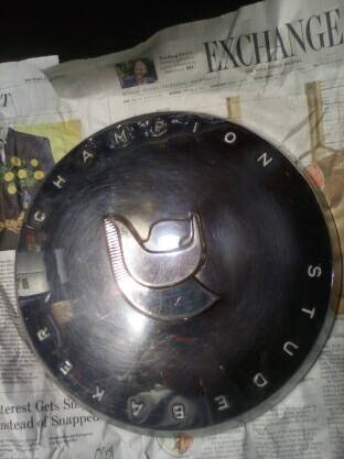 Accessories - Studebaker: 1942 Studebaker Hubcap