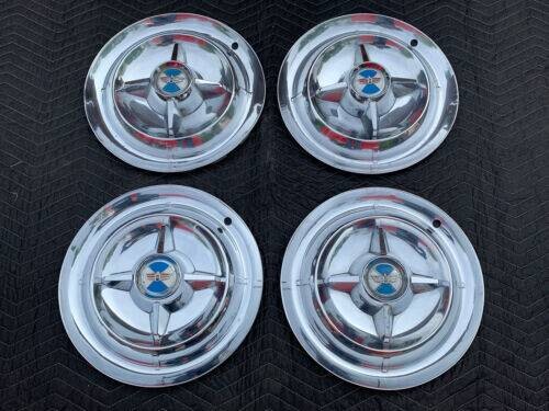 Accessories - Chrysler: Chrysler Imperial Hubcaps