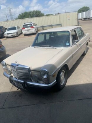 1972 Mercedes-Benz 220D