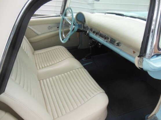 1957 Ford Thunderbird