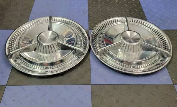 Accessories - Pontiac: 1959 Pontiac Bonneville Hubcaps