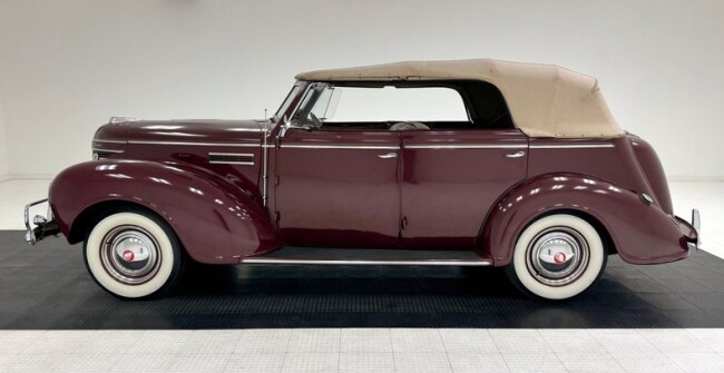 1939 Plymouth P8 Deluxe