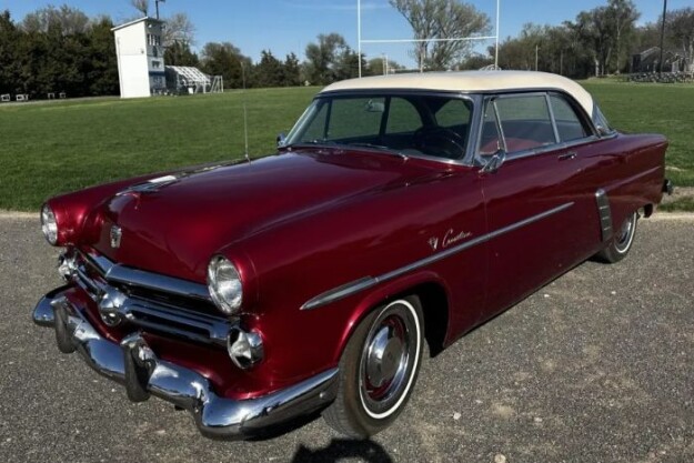 1952 Ford Crestline