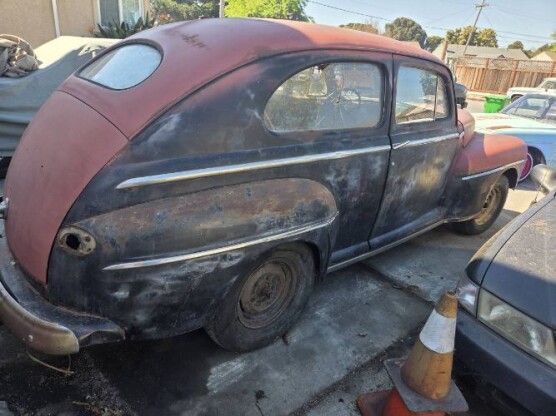 1947 Ford Deluxe
