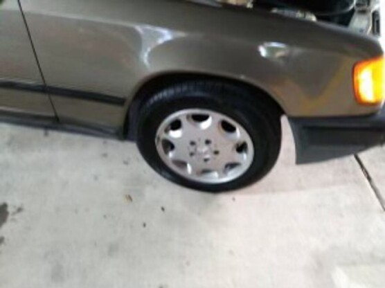 1988 Mercedes-Benz 300E