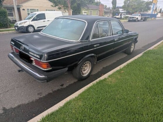 1982 Mercedes-Benz 300D