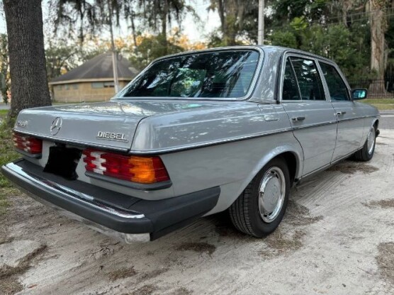 1983 Mercedes-Benz 240D
