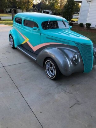 1937 Ford Sedan