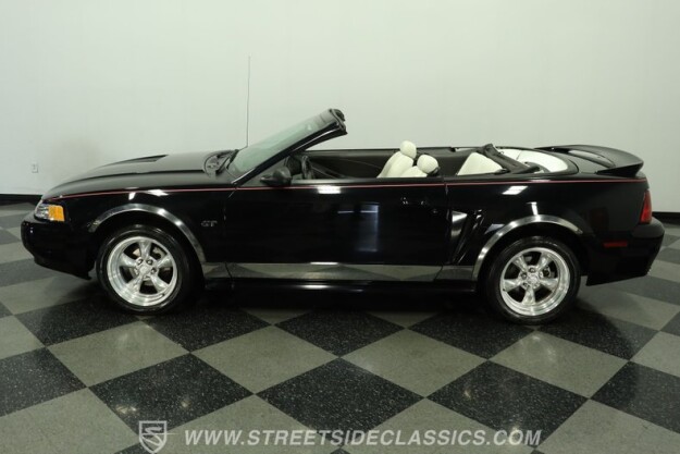 2000 Ford Mustang