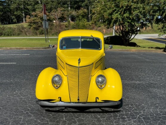 1937 Ford Sedan