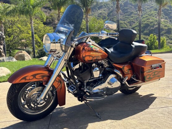 2002 Harley Davidson FLHRSE4 Screamin Eagle Road King