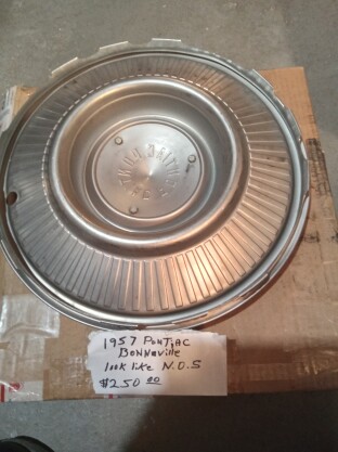 Accessories - Pontiac: NOS 1957 Pontiac Hubcap