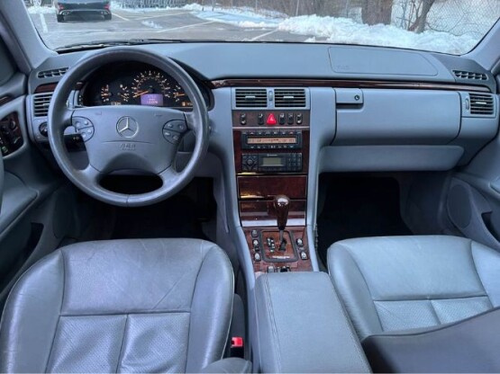 2000 Mercedes-Benz E320