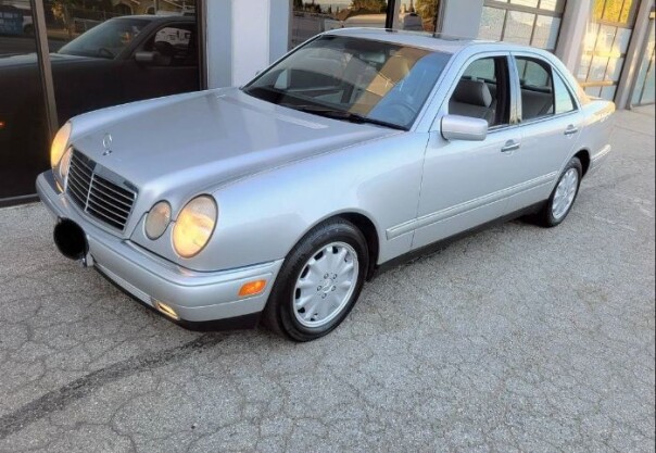 1998 Mercedes-Benz E320