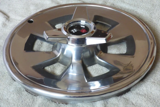 Accessories - Chevrolet: 1965 Corvette Hubcap
