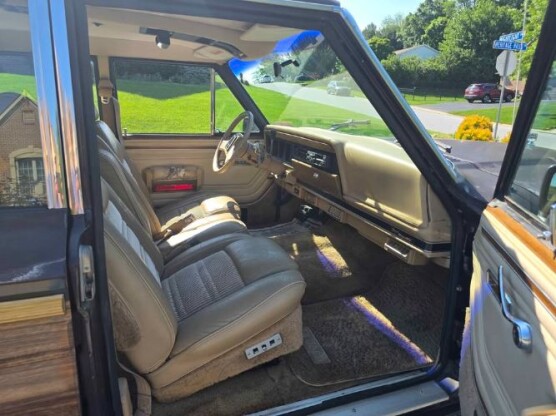 1989 Jeep Grand Wagoneer
