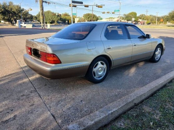 2000 Lexus LS400