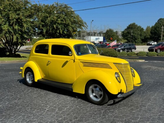 1937 Ford Sedan