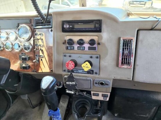 2006 Peterbilt 335
