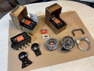 Gauges - Not Make Specific: Sun tachometers, transmitters & parts