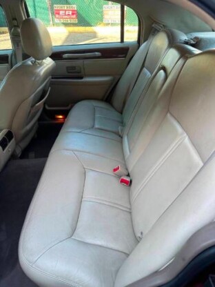 2004 Lincoln Town Car