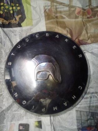 Accessories - Studebaker: 1942 Studebaker Hubcap