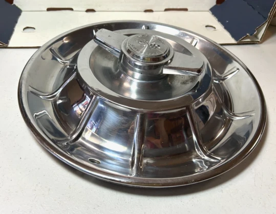 Accessories - Chevrolet: 1957 Corvette Hubcap