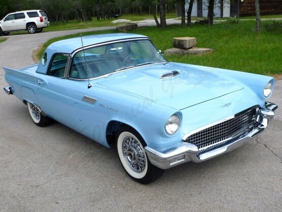 1957 Ford Thunderbird