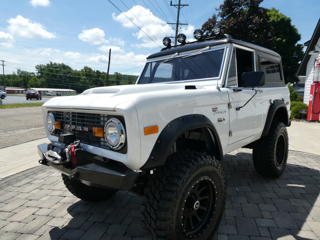 CHAD's 1971 Ford Bronco - Holley My Garage