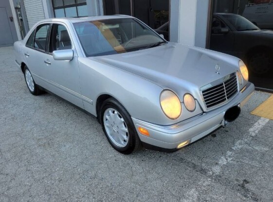 1998 Mercedes-Benz E320