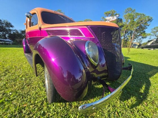 1937 Ford Sedan