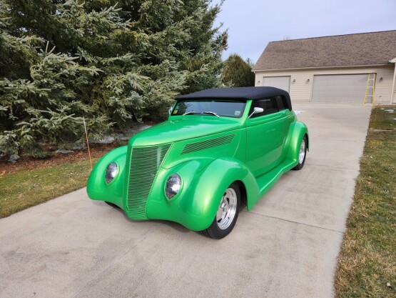 1937 Ford Cabriolet