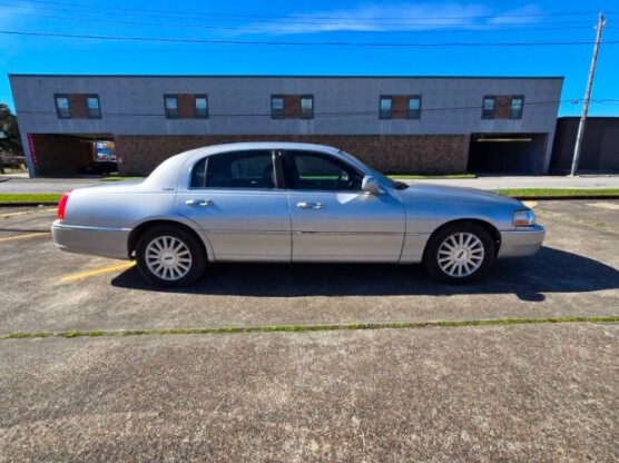 2003 Lincoln Town Car