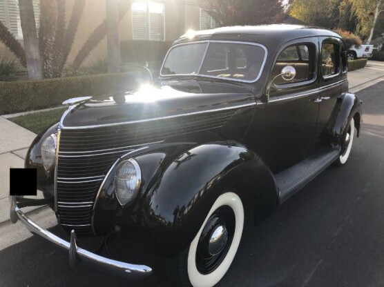 1938 Ford Sedan