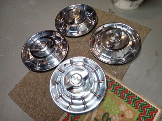 Accessories - Chevrolet: 1956 1957 1958 Corvette Hubcaps