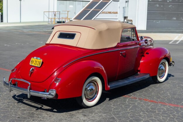 1940 Ford Deluxe