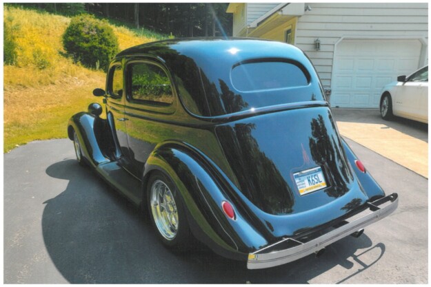 1935 Ford Sedan