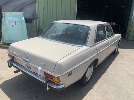 1972 Mercedes-Benz 220D