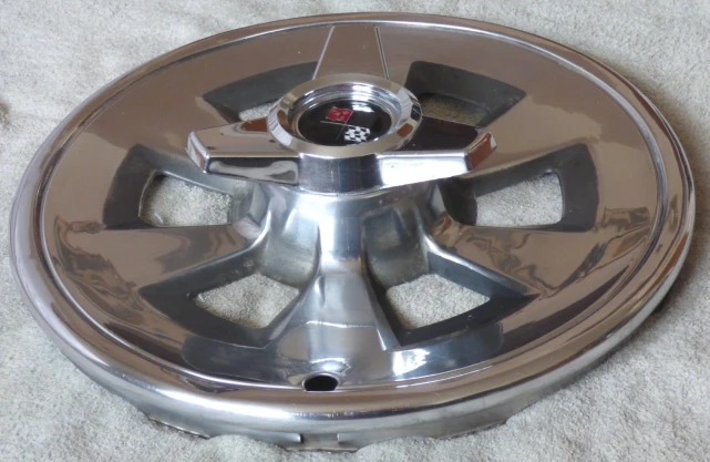 Accessories - Chevrolet: 1965 Corvette Hubcap