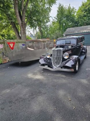 1933 Ford Sedan