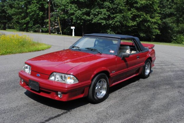 1990 Ford Mustang