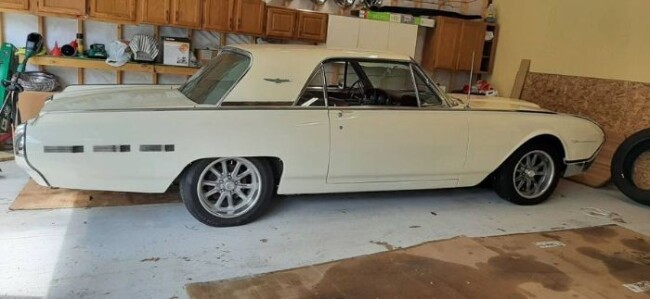 1962 Ford Thunderbird