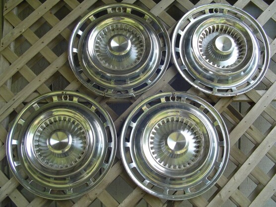 Accessories - Chrysler: 1959 Chrysler Imperial Hubcaps