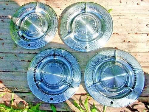 Accessories - Pontiac: Pontiac Bonneville Hubcaps