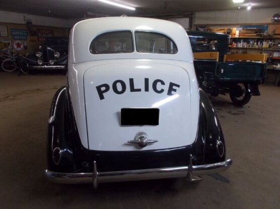 1938 Ford Sedan