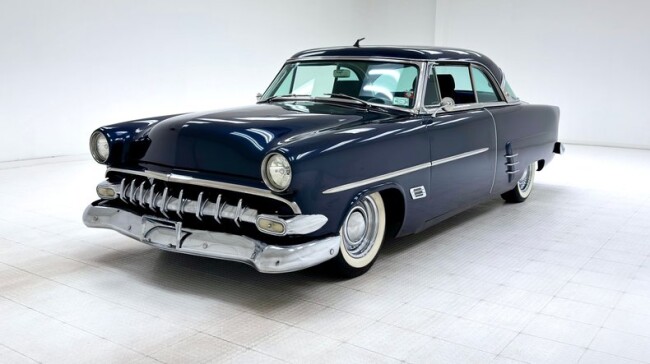 1953 Ford Crestline