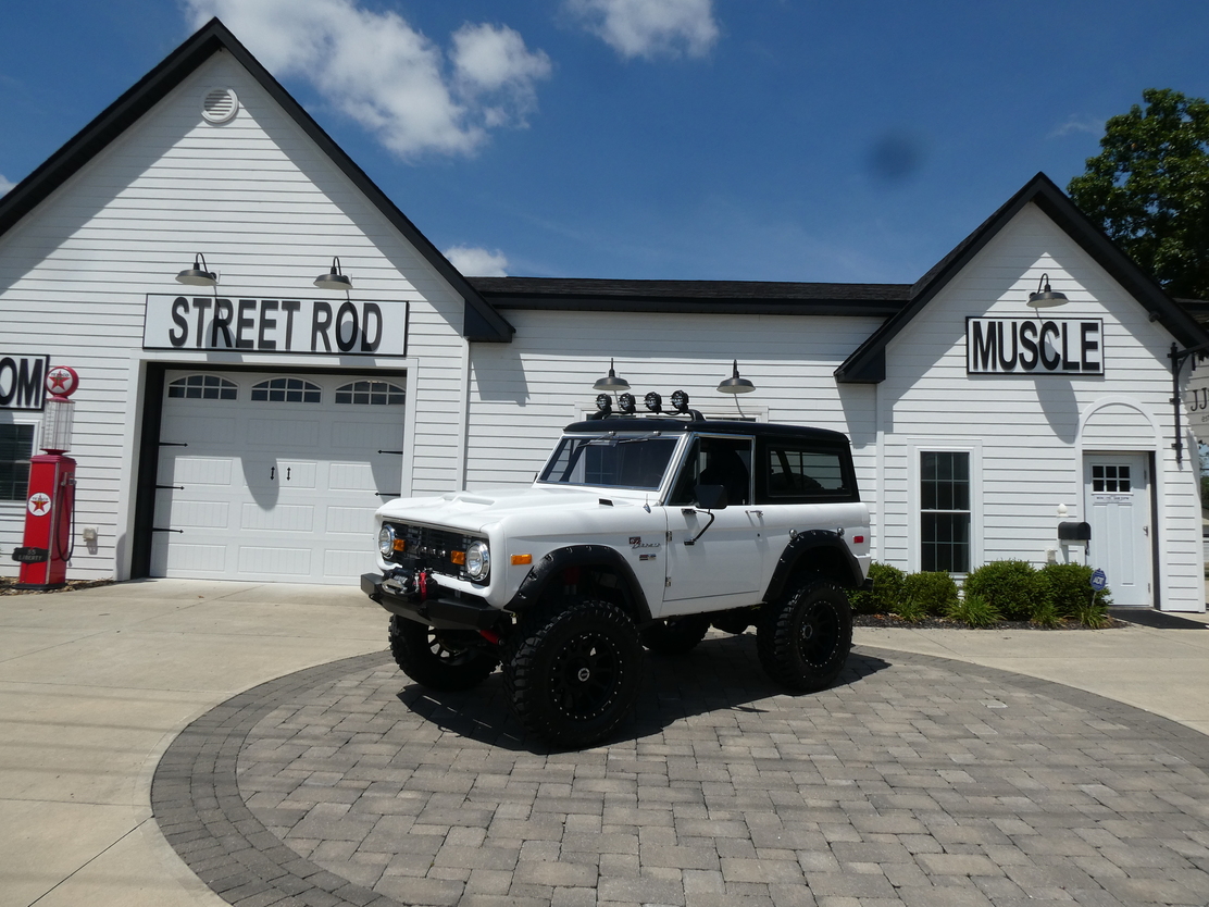 CHAD's 1971 Ford Bronco - Holley My Garage