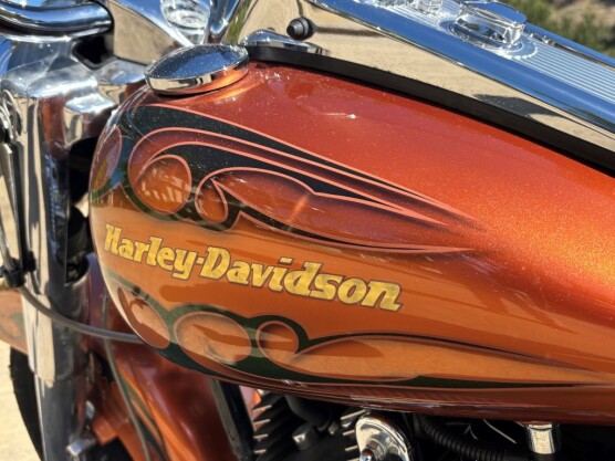 2002 Harley Davidson FLHRSE4 Screamin Eagle Road King