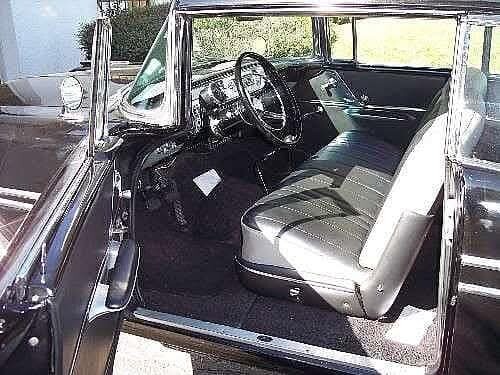 Accessories - Pontiac: 1957 PONTIAC Bonneville Spinner Hubcaps