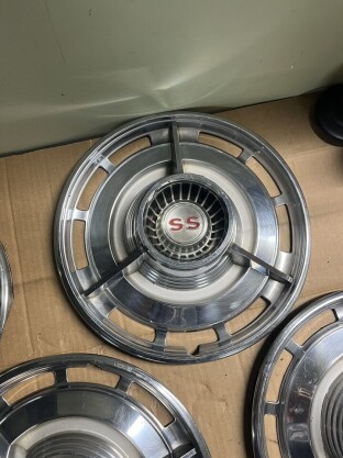 Accessories - Chevrolet: 1963 Chevy SS Hubcaps